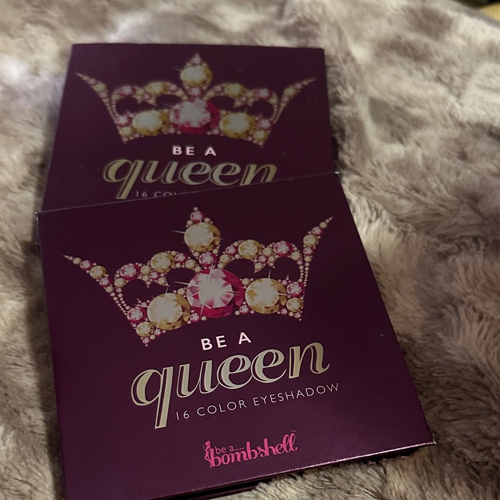 Be a Queen 16 Color Eyeshadow Palette - Purple - Picture 4 of 4